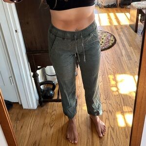 Buffalo David Bitton 🫒💚Olive Green Jogger Pants mid/hi rise XS - S army green